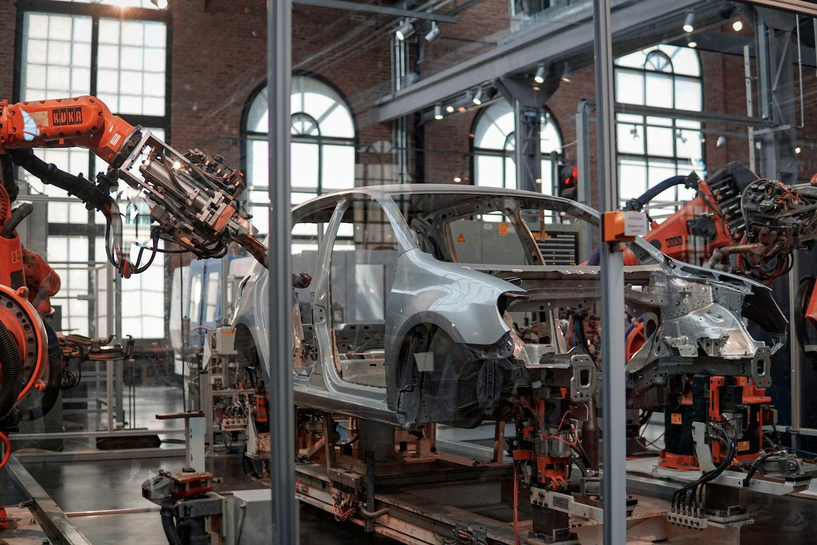 Car Assembly with Robot Machines